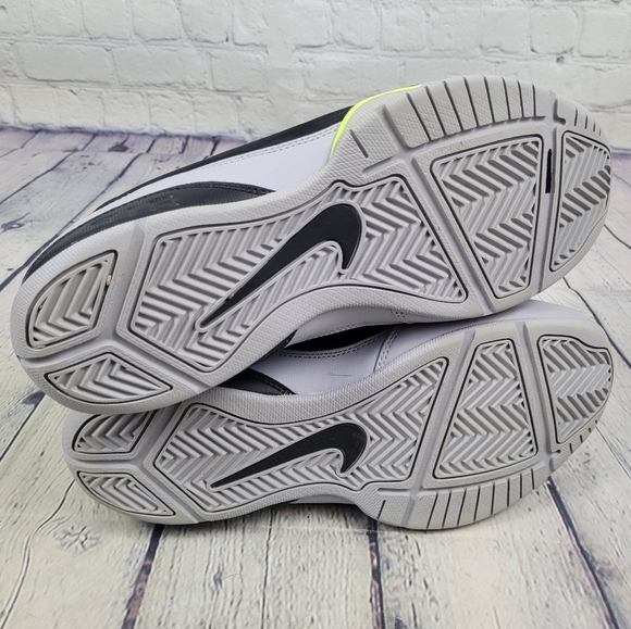 NIKE | Air Flight Showup basketball mid top lace-up athletic shoes - Picture 6 of 8